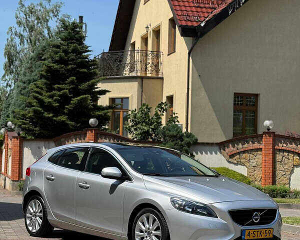 Серый Вольво В40, объемом двигателя 1.56 л и пробегом 220 тыс. км за 11000 $, фото 9 на Automoto.ua