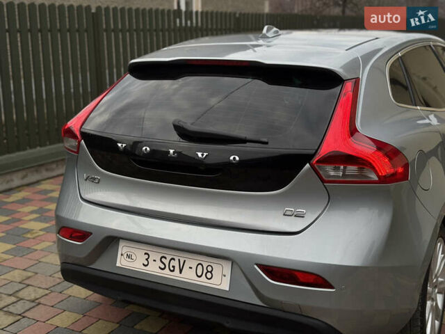 Серый Вольво В40, объемом двигателя 1.56 л и пробегом 210 тыс. км за 9950 $, фото 7 на Automoto.ua