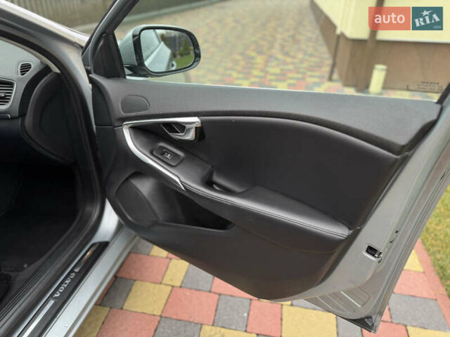 Серый Вольво В40, объемом двигателя 1.56 л и пробегом 210 тыс. км за 9950 $, фото 27 на Automoto.ua