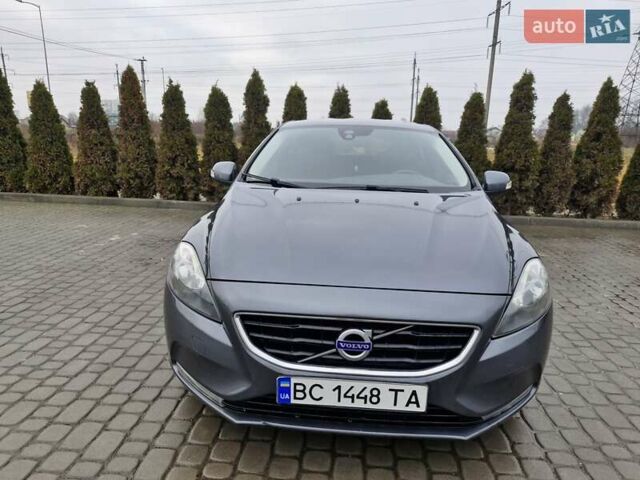 Серый Вольво В40, объемом двигателя 1.56 л и пробегом 211 тыс. км за 10000 $, фото 17 на Automoto.ua