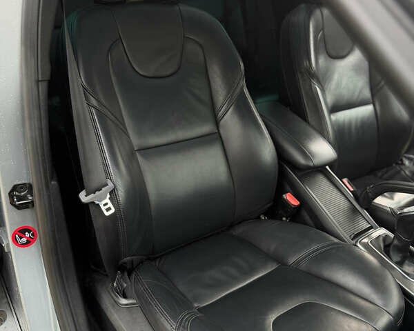 Серый Вольво В40, объемом двигателя 1.56 л и пробегом 210 тыс. км за 9950 $, фото 28 на Automoto.ua