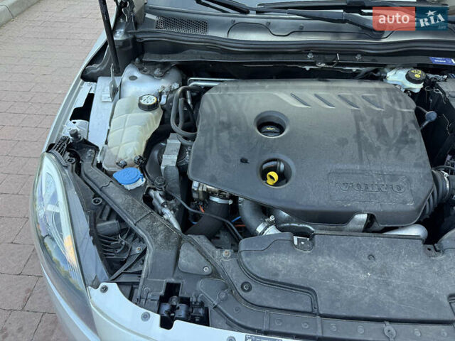 Сірий Вольво V40, об'ємом двигуна 1.56 л та пробігом 220 тис. км за 10699 $, фото 54 на Automoto.ua