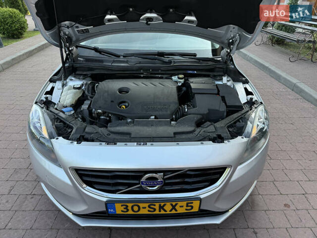 Сірий Вольво V40, об'ємом двигуна 1.56 л та пробігом 220 тис. км за 10699 $, фото 52 на Automoto.ua