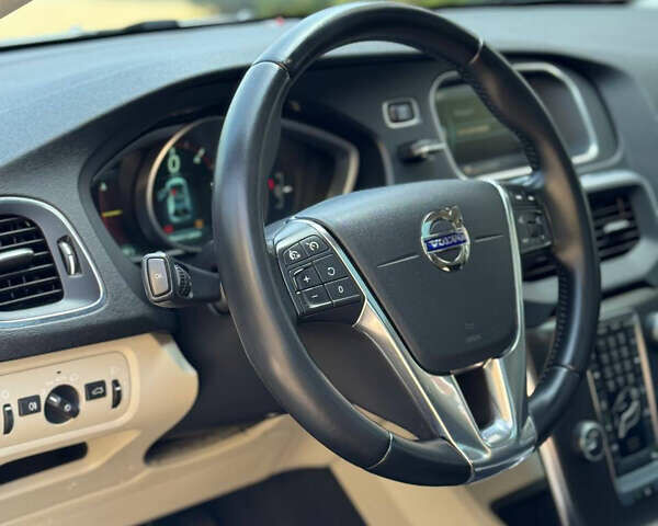 Серый Вольво В40, объемом двигателя 1.56 л и пробегом 220 тыс. км за 11000 $, фото 11 на Automoto.ua