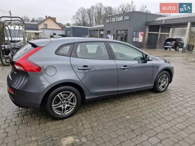 Серый Вольво В40, объемом двигателя 1.56 л и пробегом 211 тыс. км за 10000 $, фото 7 на Automoto.ua