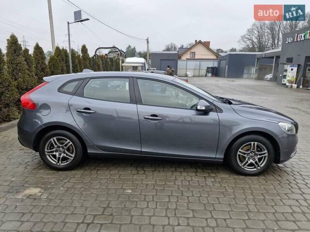 Серый Вольво В40, объемом двигателя 1.56 л и пробегом 211 тыс. км за 10000 $, фото 6 на Automoto.ua