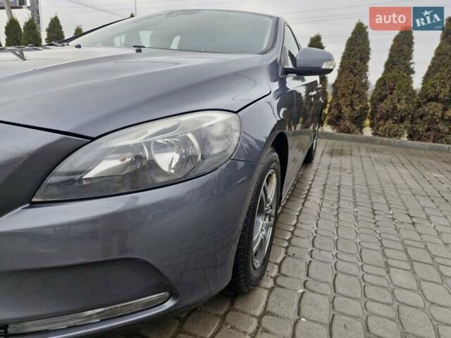 Серый Вольво В40, объемом двигателя 1.56 л и пробегом 211 тыс. км за 10000 $, фото 19 на Automoto.ua