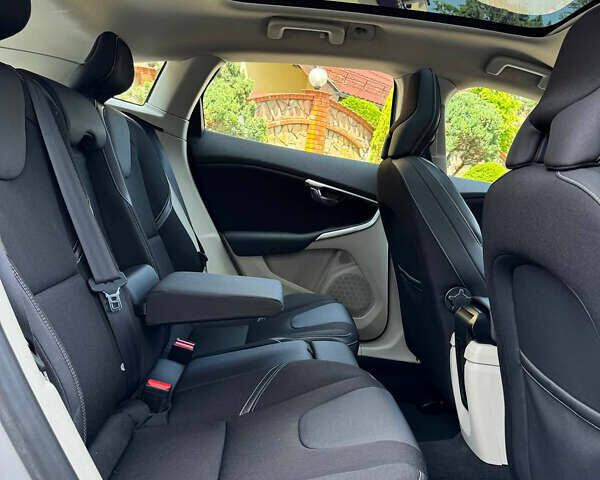 Серый Вольво В40, объемом двигателя 1.56 л и пробегом 220 тыс. км за 11000 $, фото 16 на Automoto.ua