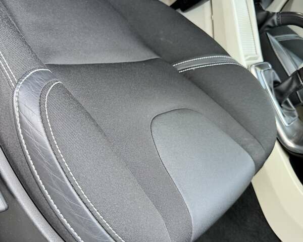 Серый Вольво В40, объемом двигателя 1.56 л и пробегом 220 тыс. км за 10750 $, фото 64 на Automoto.ua