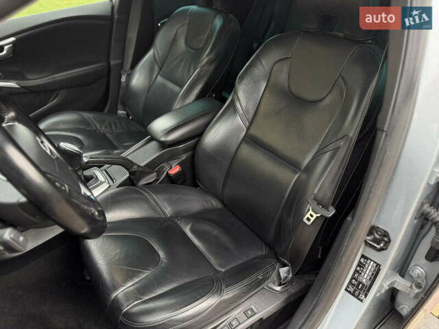 Серый Вольво В40, объемом двигателя 1.56 л и пробегом 210 тыс. км за 9950 $, фото 17 на Automoto.ua