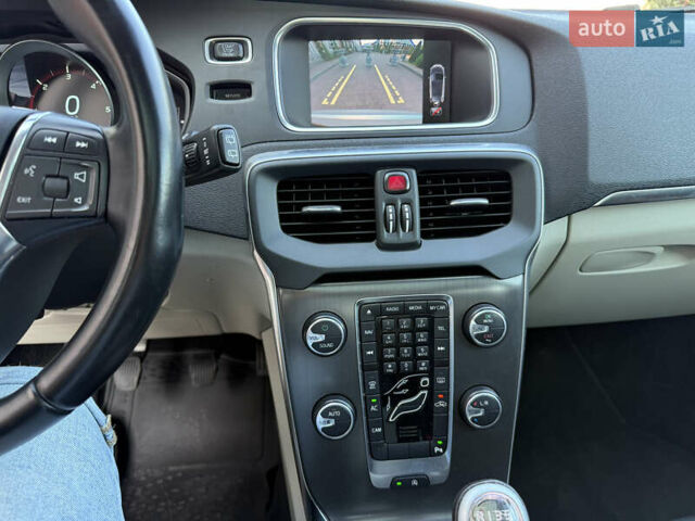 Сірий Вольво V40, об'ємом двигуна 1.56 л та пробігом 220 тис. км за 10699 $, фото 28 на Automoto.ua