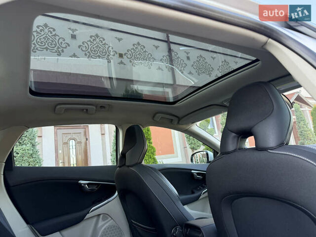Сірий Вольво V40, об'ємом двигуна 1.56 л та пробігом 220 тис. км за 10699 $, фото 37 на Automoto.ua