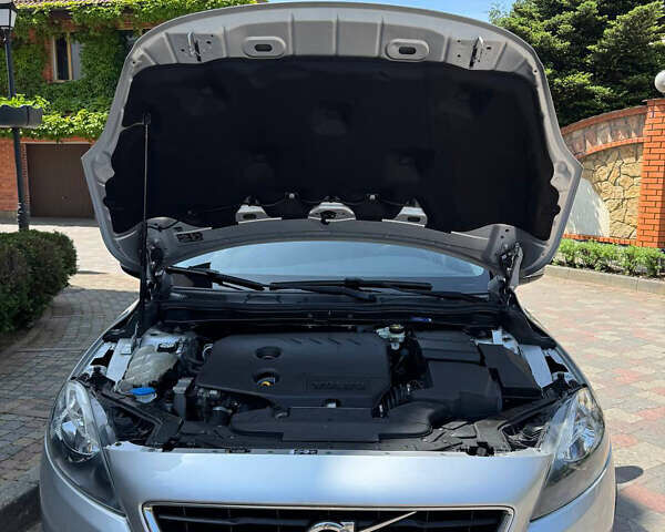 Серый Вольво В40, объемом двигателя 1.56 л и пробегом 220 тыс. км за 11000 $, фото 23 на Automoto.ua