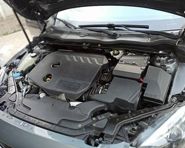 Вольво В40 2013 в Днепре (Днепропетровске) на Automoto.ua Серый Вольво В40, объемом двигателя 1.56 л и пробегом 213 тыс. км за 10800 $, фото 14 на Automoto.ua