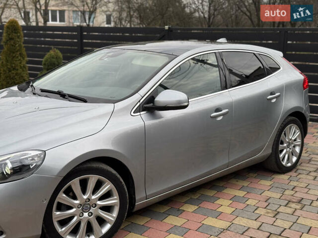 Серый Вольво В40, объемом двигателя 1.56 л и пробегом 210 тыс. км за 9950 $, фото 2 на Automoto.ua
