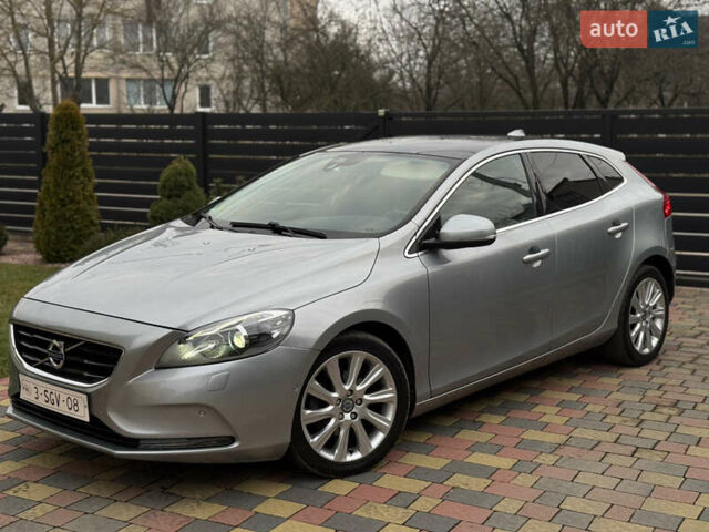 Серый Вольво В40, объемом двигателя 1.56 л и пробегом 210 тыс. км за 9950 $, фото 1 на Automoto.ua