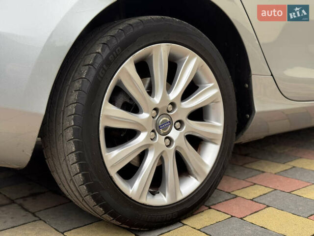 Серый Вольво В40, объемом двигателя 1.56 л и пробегом 210 тыс. км за 9950 $, фото 13 на Automoto.ua