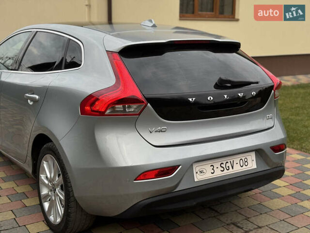 Серый Вольво В40, объемом двигателя 1.56 л и пробегом 210 тыс. км за 9950 $, фото 6 на Automoto.ua