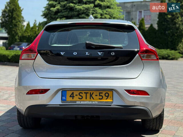 Серый Вольво В40, объемом двигателя 1.56 л и пробегом 220 тыс. км за 11000 $, фото 7 на Automoto.ua