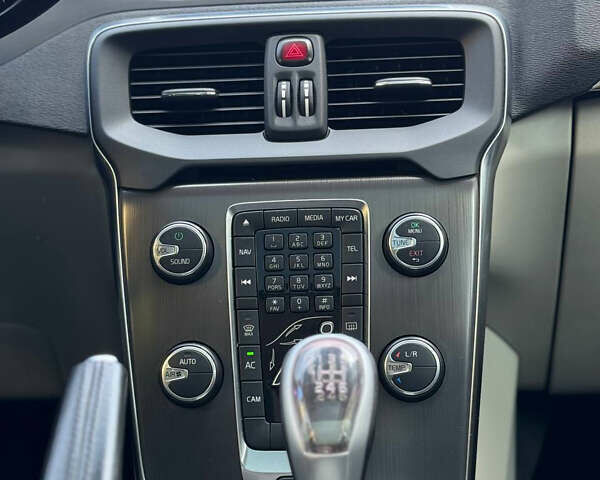 Серый Вольво В40, объемом двигателя 1.56 л и пробегом 220 тыс. км за 11000 $, фото 20 на Automoto.ua