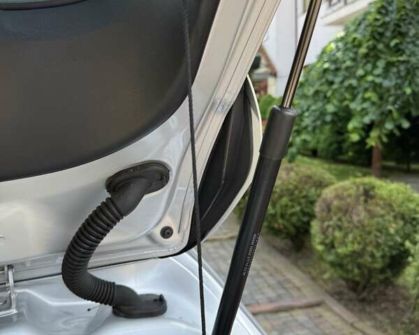 Серый Вольво В40, объемом двигателя 1.56 л и пробегом 220 тыс. км за 10750 $, фото 126 на Automoto.ua
