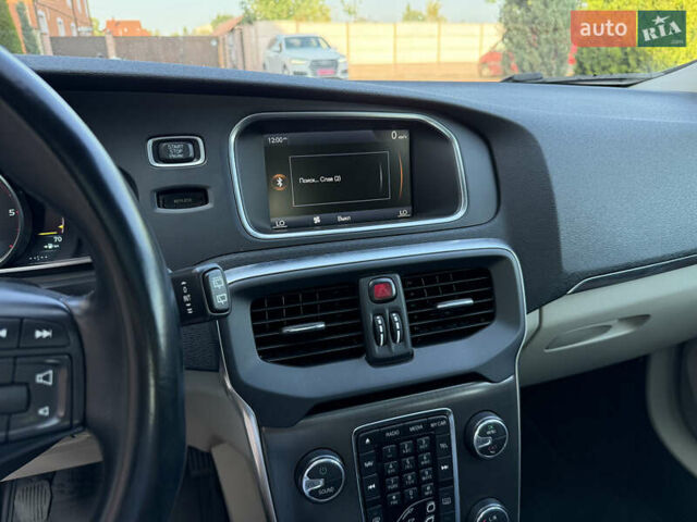 Сірий Вольво V40, об'ємом двигуна 1.56 л та пробігом 220 тис. км за 10699 $, фото 27 на Automoto.ua