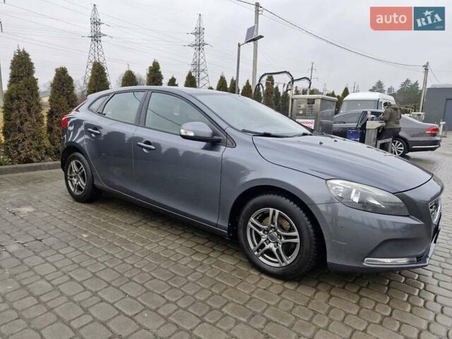 Серый Вольво В40, объемом двигателя 1.56 л и пробегом 211 тыс. км за 10000 $, фото 4 на Automoto.ua