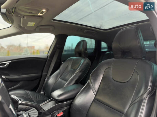 Серый Вольво В40, объемом двигателя 1.56 л и пробегом 210 тыс. км за 9950 $, фото 26 на Automoto.ua