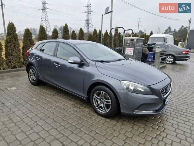 Серый Вольво В40, объемом двигателя 1.56 л и пробегом 211 тыс. км за 10000 $, фото 3 на Automoto.ua