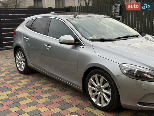 Серый Вольво В40, объемом двигателя 1.56 л и пробегом 210 тыс. км за 9950 $, фото 14 на Automoto.ua