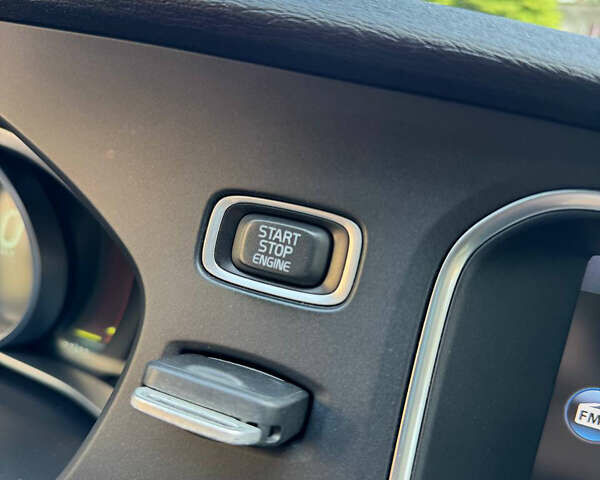 Серый Вольво В40, объемом двигателя 1.56 л и пробегом 220 тыс. км за 11000 $, фото 12 на Automoto.ua