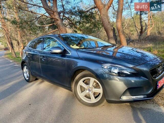 Вольво В40 2013 в Днепре (Днепропетровске) на Automoto.ua Серый Вольво В40, объемом двигателя 1.56 л и пробегом 213 тыс. км за 10800 $, фото 1 на Automoto.ua