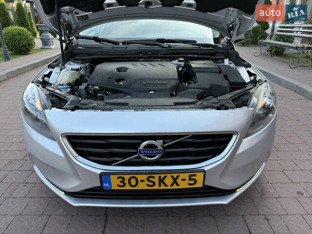 Сірий Вольво V40, об'ємом двигуна 1.56 л та пробігом 220 тис. км за 10699 $, фото 53 на Automoto.ua