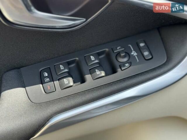 Серый Вольво В40, объемом двигателя 1.56 л и пробегом 220 тыс. км за 10750 $, фото 38 на Automoto.ua