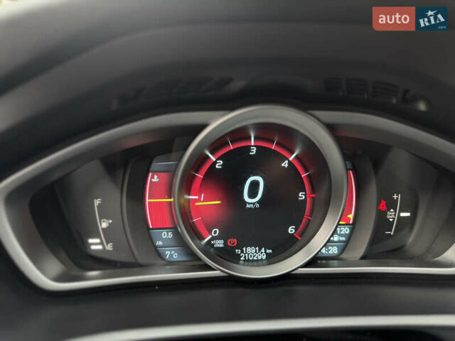Серый Вольво В40, объемом двигателя 1.56 л и пробегом 210 тыс. км за 9950 $, фото 23 на Automoto.ua