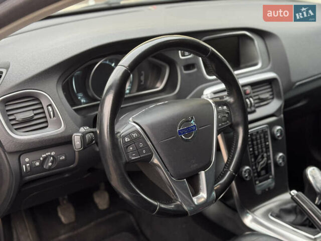 Серый Вольво В40, объемом двигателя 1.56 л и пробегом 210 тыс. км за 9950 $, фото 25 на Automoto.ua