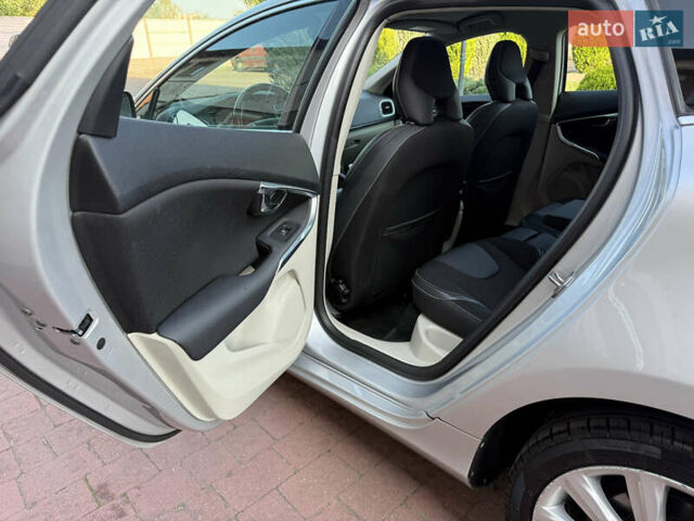 Сірий Вольво V40, об'ємом двигуна 1.56 л та пробігом 220 тис. км за 10699 $, фото 41 на Automoto.ua