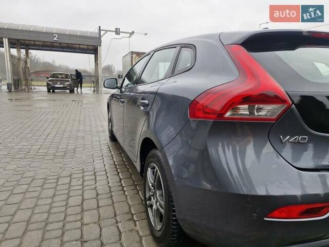 Серый Вольво В40, объемом двигателя 1.56 л и пробегом 211 тыс. км за 10000 $, фото 13 на Automoto.ua