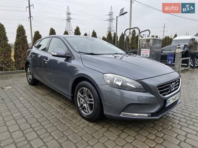 Серый Вольво В40, объемом двигателя 1.56 л и пробегом 211 тыс. км за 10000 $, фото 2 на Automoto.ua