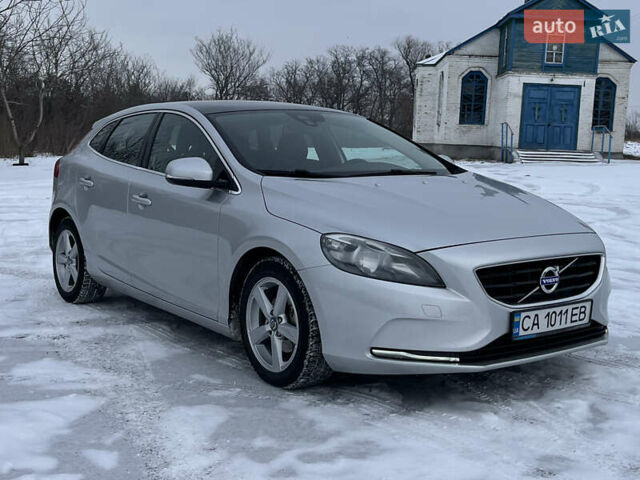 Сірий Вольво V40, об'ємом двигуна 1.56 л та пробігом 233 тис. км за 11200 $, фото 2 на Automoto.ua