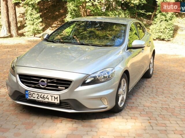 Сірий Вольво V40, об'ємом двигуна 1.56 л та пробігом 215 тис. км за 10999 $, фото 21 на Automoto.ua