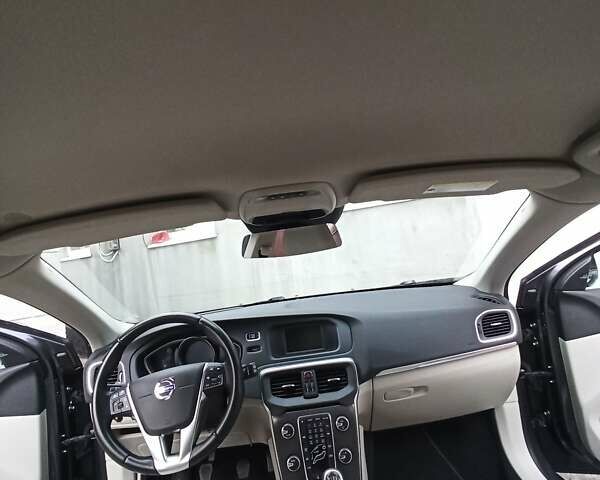 Вольво В40 2013 в Днепре (Днепропетровске) на Automoto.ua Серый Вольво В40, объемом двигателя 1.56 л и пробегом 213 тыс. км за 10800 $, фото 12 на Automoto.ua