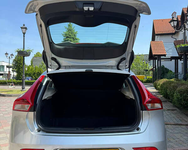 Серый Вольво В40, объемом двигателя 1.56 л и пробегом 220 тыс. км за 11000 $, фото 22 на Automoto.ua