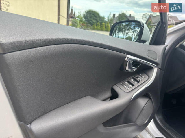 Сірий Вольво V40, об'ємом двигуна 1.6 л та пробігом 228 тис. км за 10990 $, фото 88 на Automoto.ua