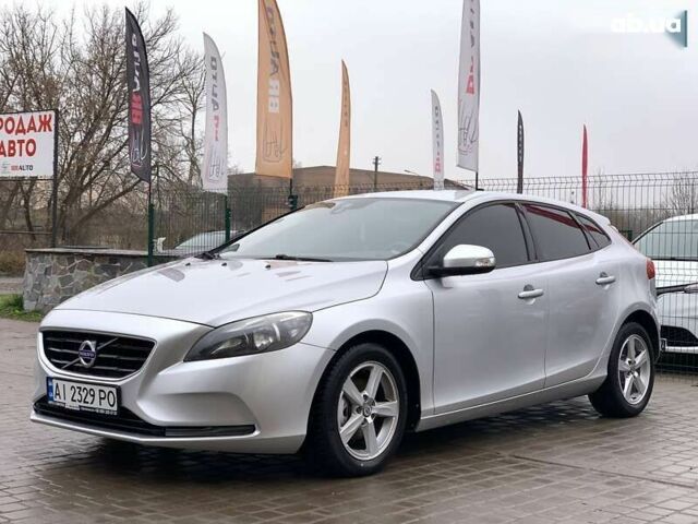 Серый Вольво В40, объемом двигателя 1.6 л и пробегом 272 тыс. км за 10000 $, фото 3 на Automoto.ua
