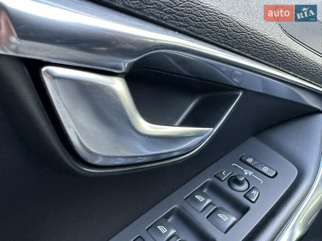 Сірий Вольво V40, об'ємом двигуна 1.56 л та пробігом 192 тис. км за 11250 $, фото 89 на Automoto.ua