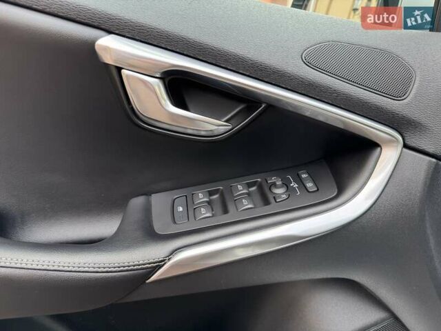 Серый Вольво В40, объемом двигателя 1.56 л и пробегом 209 тыс. км за 11750 $, фото 94 на Automoto.ua