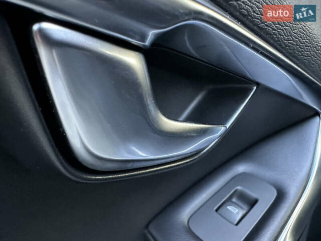 Сірий Вольво V40, об'ємом двигуна 1.56 л та пробігом 192 тис. км за 11250 $, фото 128 на Automoto.ua