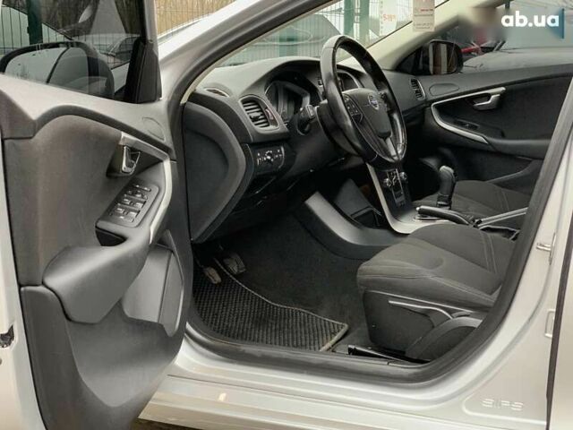 Серый Вольво В40, объемом двигателя 1.6 л и пробегом 272 тыс. км за 10000 $, фото 24 на Automoto.ua