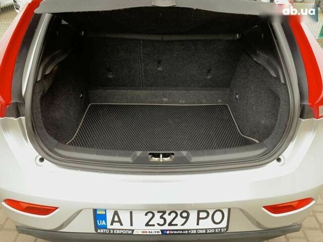 Серый Вольво В40, объемом двигателя 1.6 л и пробегом 272 тыс. км за 10000 $, фото 28 на Automoto.ua